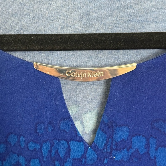 Calvin Klein Blue and Black Ombré Women's Blouse with Keyhole Neck Detail,Large - Picture 4 of 5